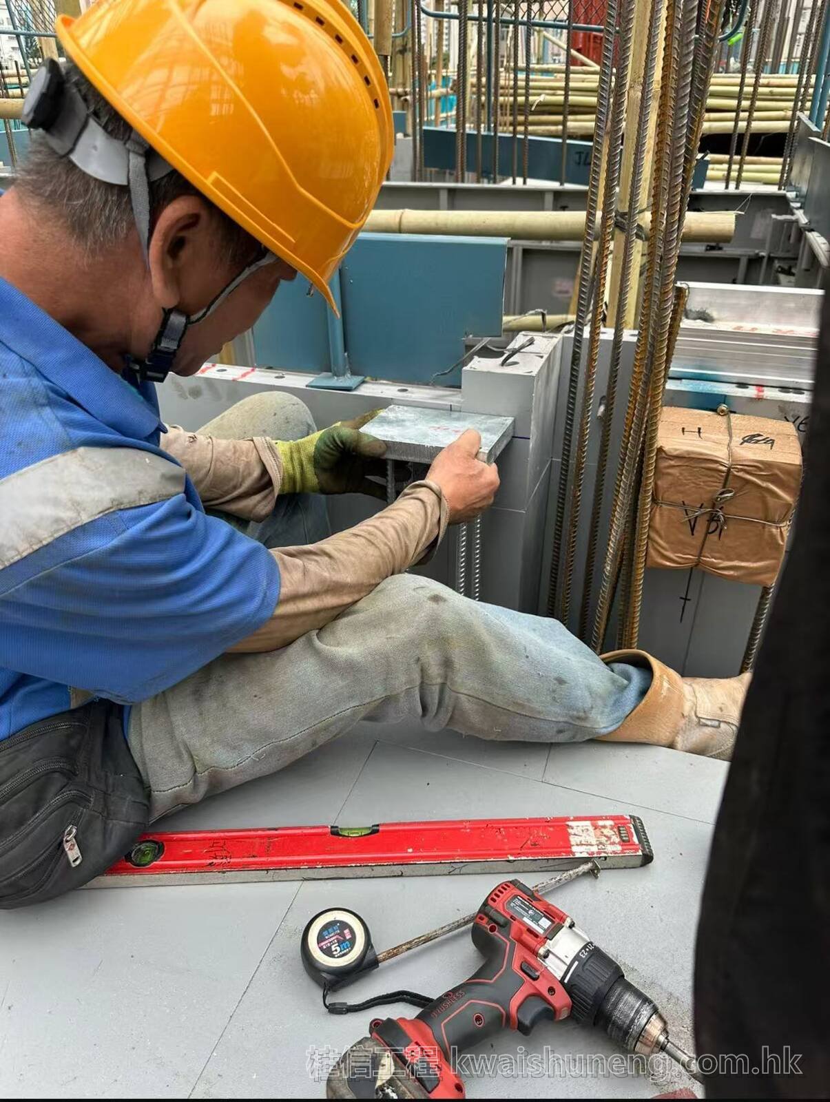 安裝幕墻馬仔及機電套筒